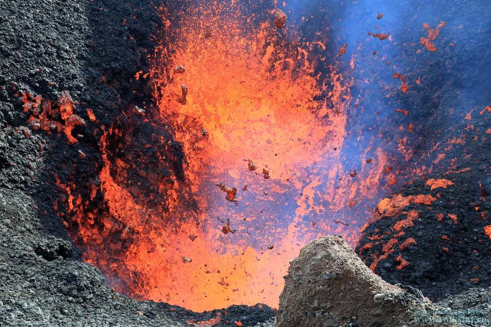 Извержение вулкана на Камчатке. Фото: Виктор Гуменюк