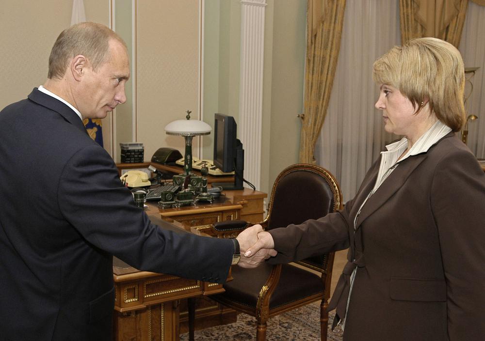Владимир Путин и Элла Памфилова, 2004 год. Фото: ИТАР-ТАСС / Алексей Панов
