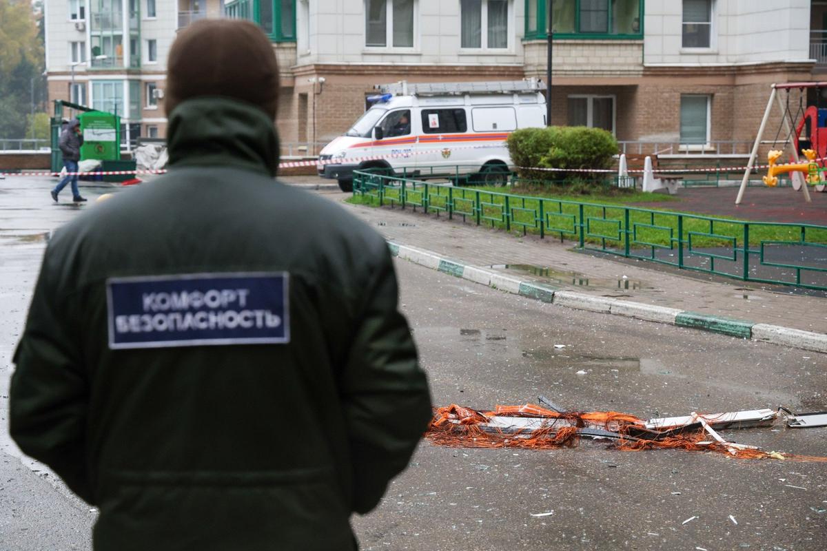 Последствия попадания БПЛА в жилой дом в Красногорске. Фото: Максим Григорьев / ТАСС