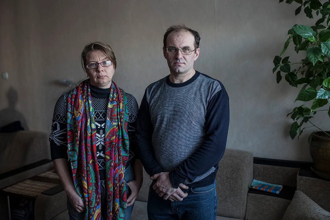 Родители Наташи: Олег и Светлана. Фото: Влад Докшин / «Новая газета»