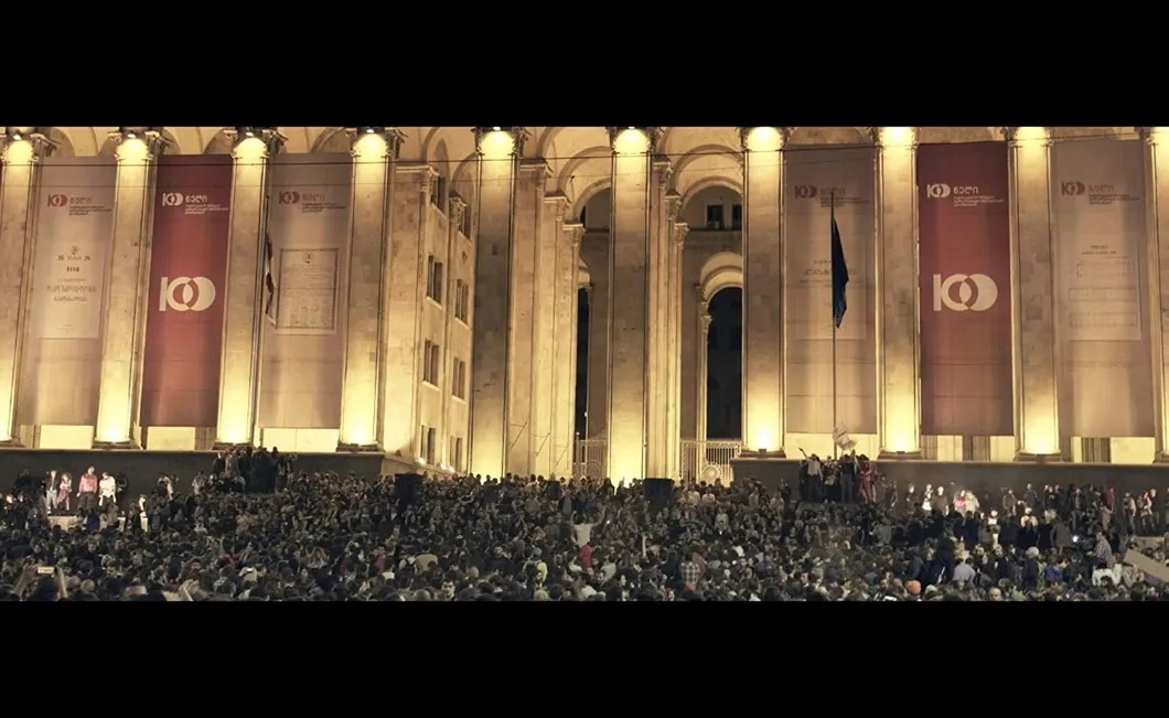 Кадр из фильма «Рейв у парламента»