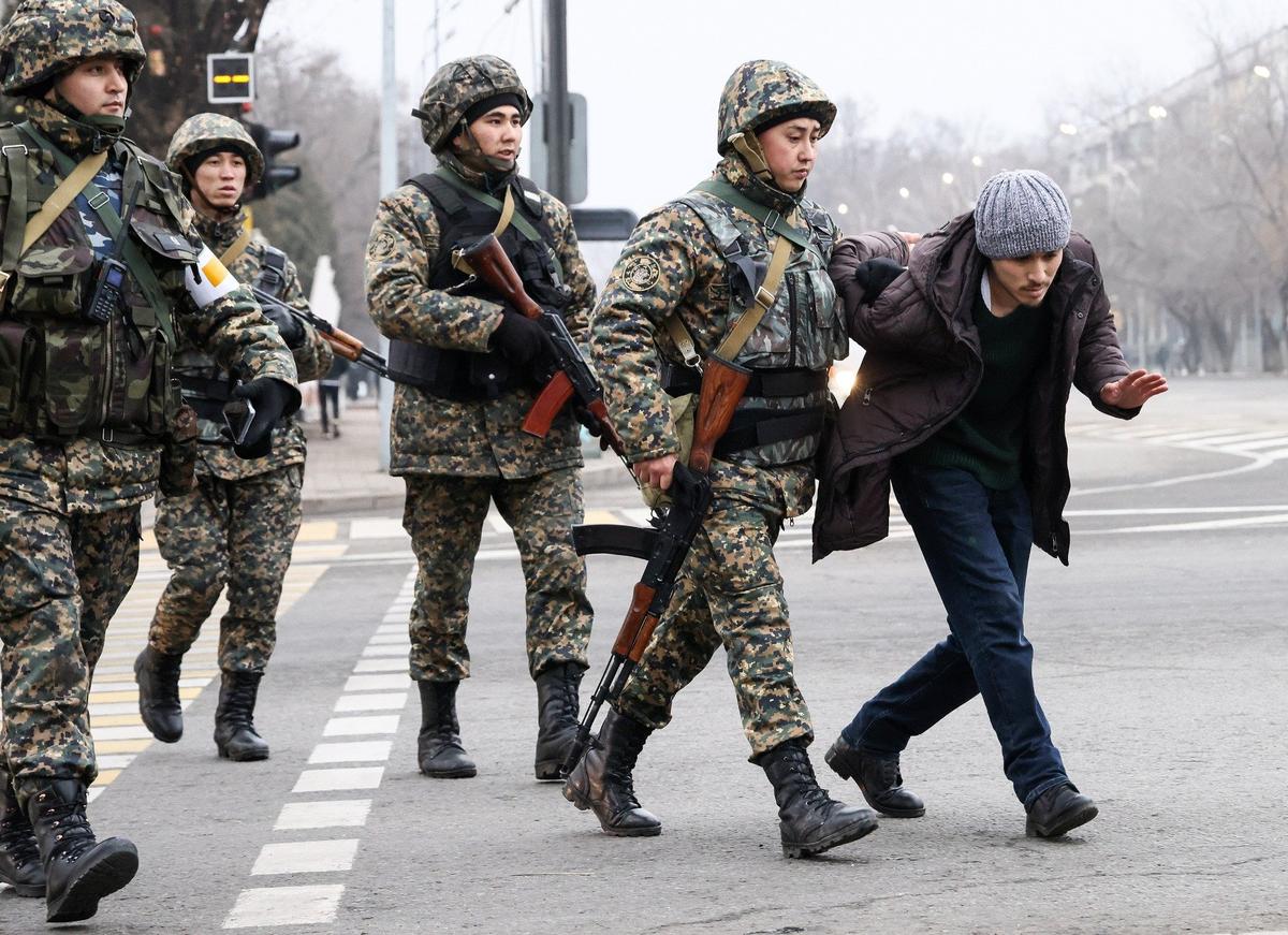 Последствия протестов в Алматы. Фото: Валерий Шарифулин / ТАСС