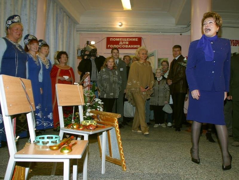 Губернаторские выборы в Санкт-Петербурге. Валентина Матвиенко на избирательном участке, 2003 год. Фото: Сергей Семенов / Коммерсантъ