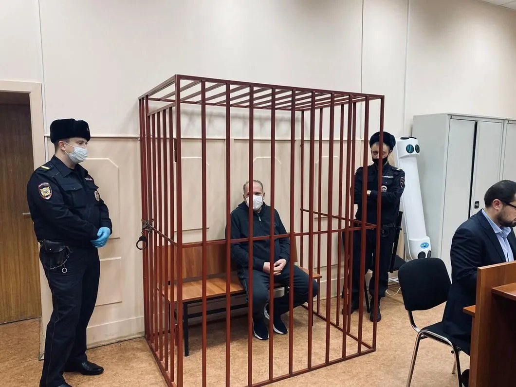 Суд в Москве избрал аудитору Счетной палаты Меню меру пресечения в виде ...