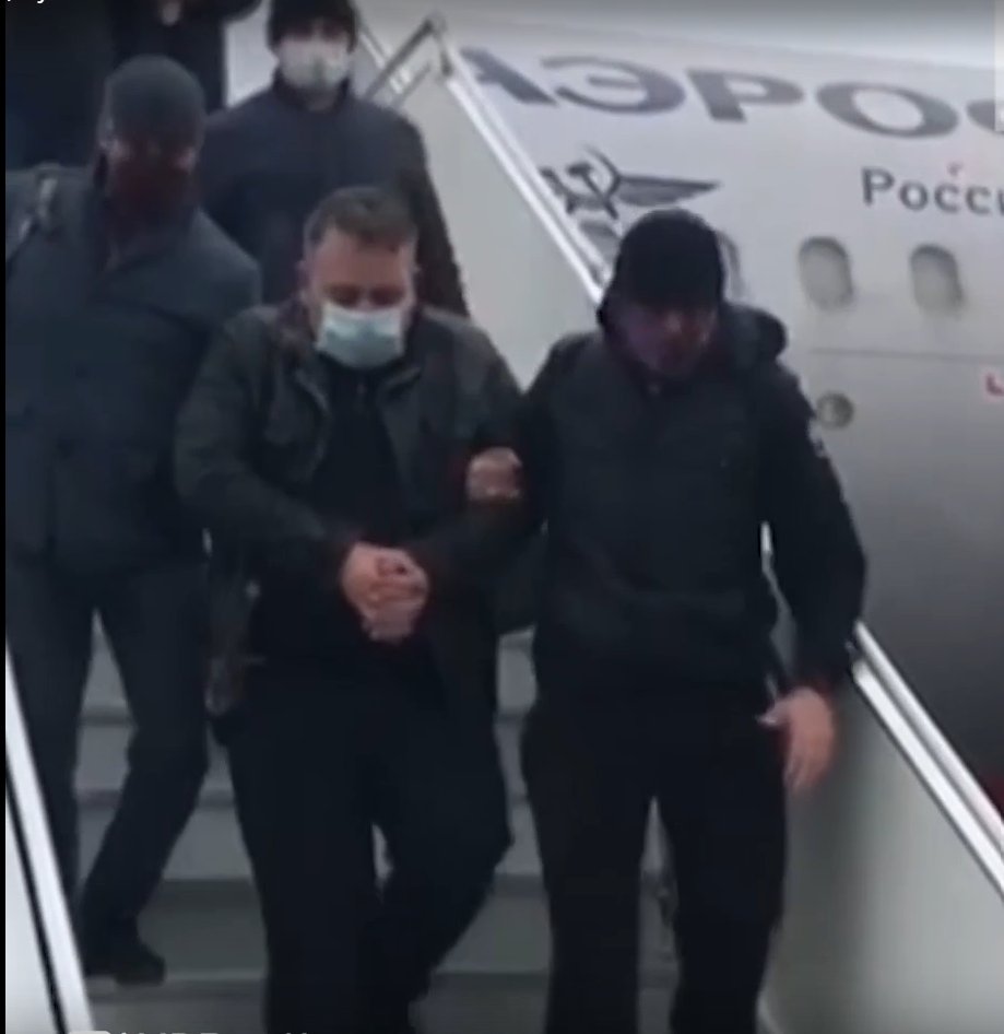 Задержанного в Шереметьеве Хашиева доставили в Красноярск. Фото: кадр съемки краевого ГУ МВД
