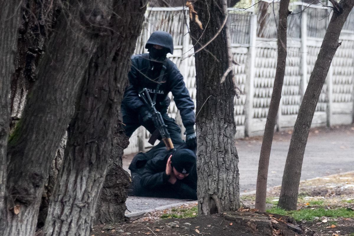 Задержание в Алматы. Фото: AP Photo / Vasily Krestyaninov