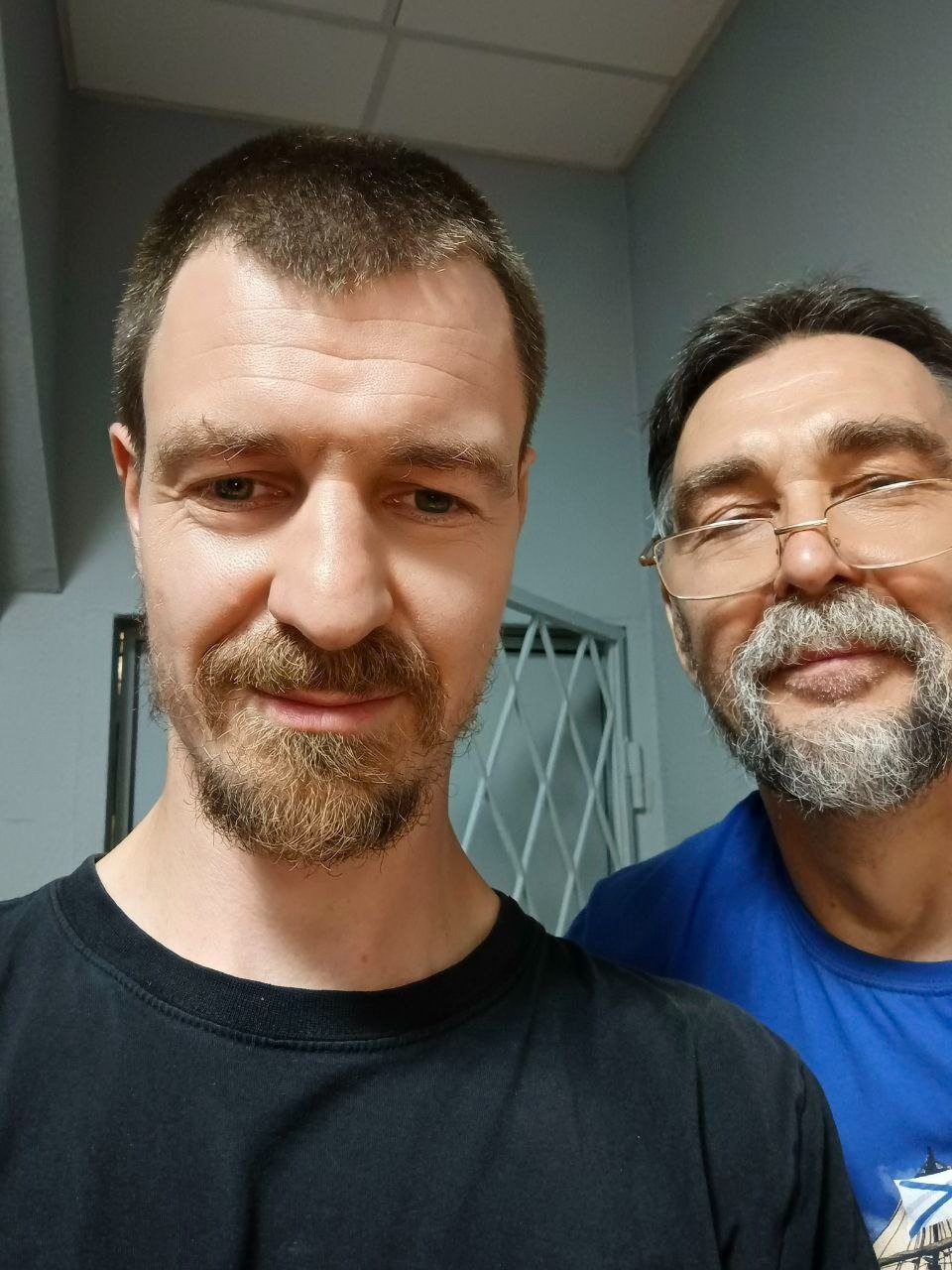 Андрей и Михаил Роговы в камере предварительного заключения. Фото автора