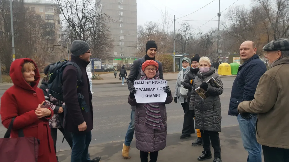 Московский житель. Жители Москвы. Жители Измаил. Картинки жильцы дома протестуют. Жители Москвы против расширения города.