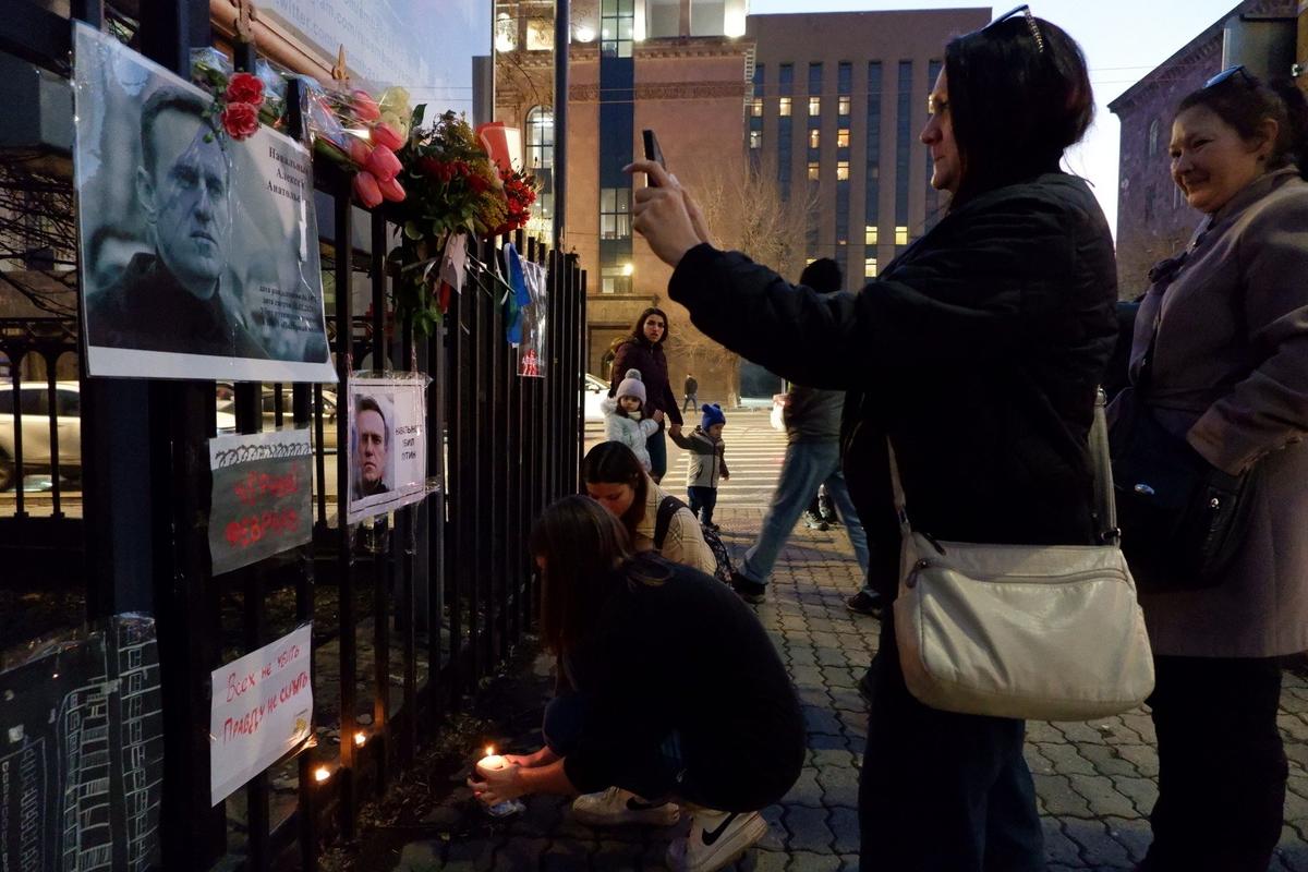 Митинг памяти Алексея Навального в Ереване. Фото: Алекспей Новашов