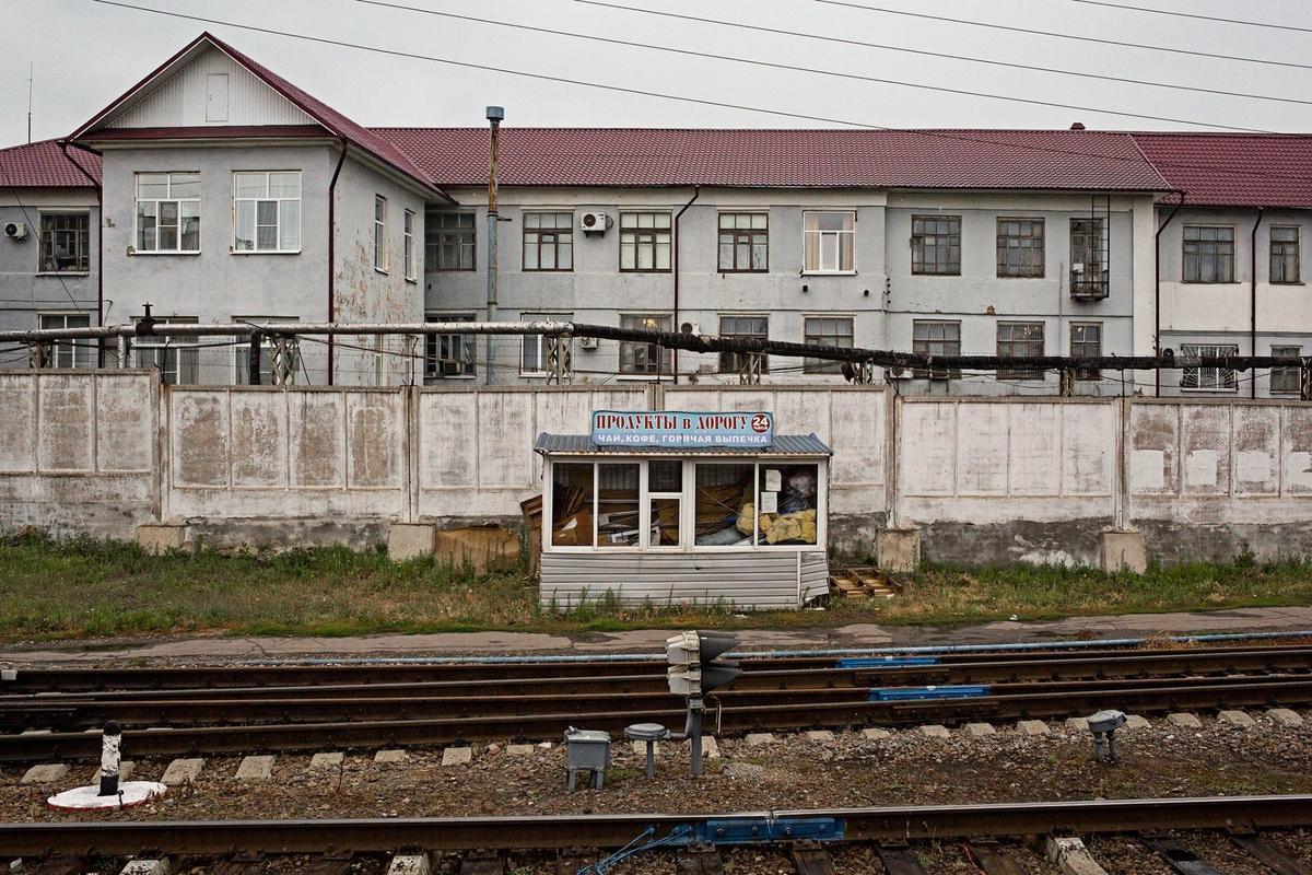 «Поезд набирал ход, и показалось, что уже явно не туда». Фото: Алексей Душутин / «Новая газета»