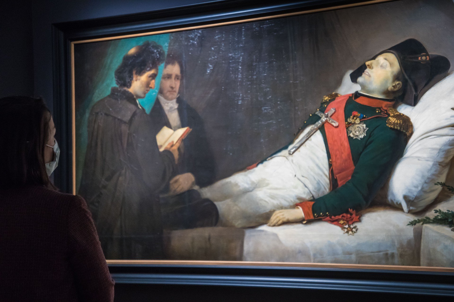 Картина Жана-Батиста Мозесса «Наполеон на смертном одре за час до похорон» в парижском Военном музее. Фото: ЕРА