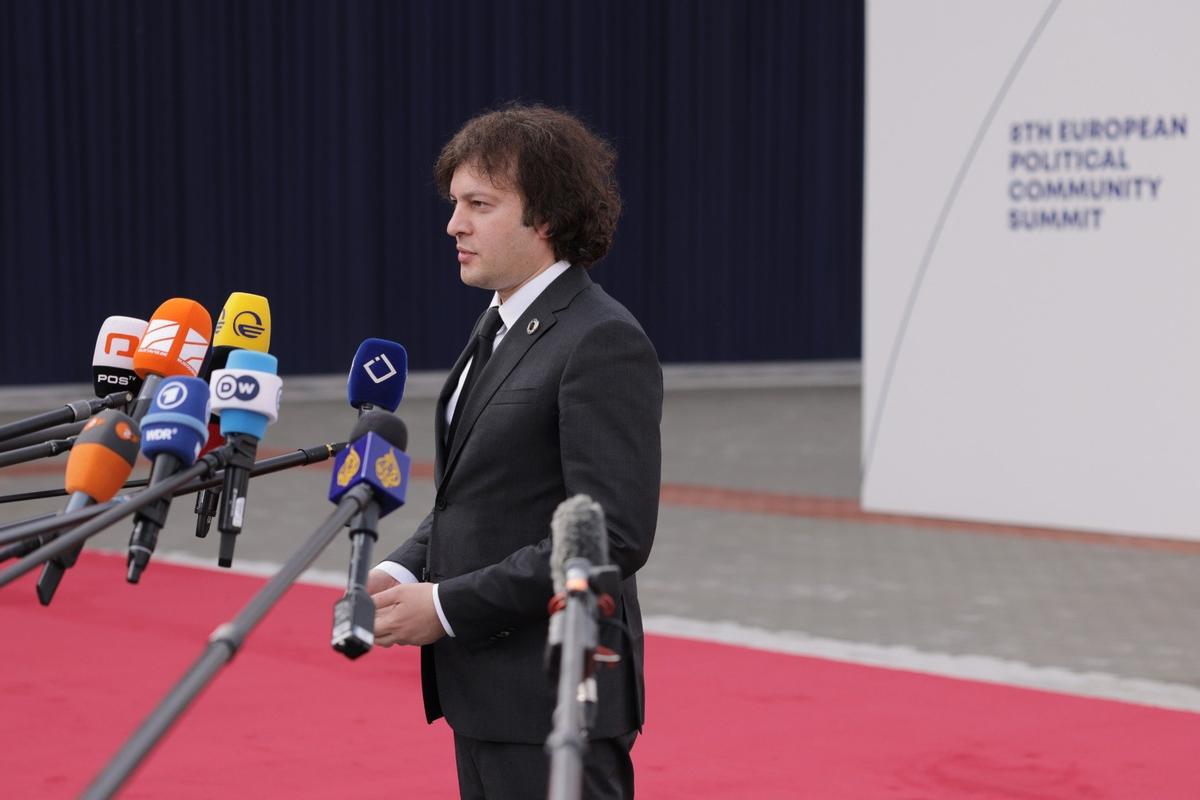 Премьер-министр Грузии Ираклий Кобахидзе. Грузинской власти в этих обстоятельствах достаточно лишь действовать в соответствии с формальным законом: завести дело, задержать подозреваемого, отпустить под залог. Фото: AP / TASS