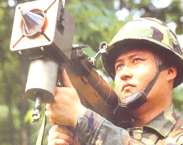 Тот же ПЗРК на буклете китайской армии. Фото широко распространено в сети