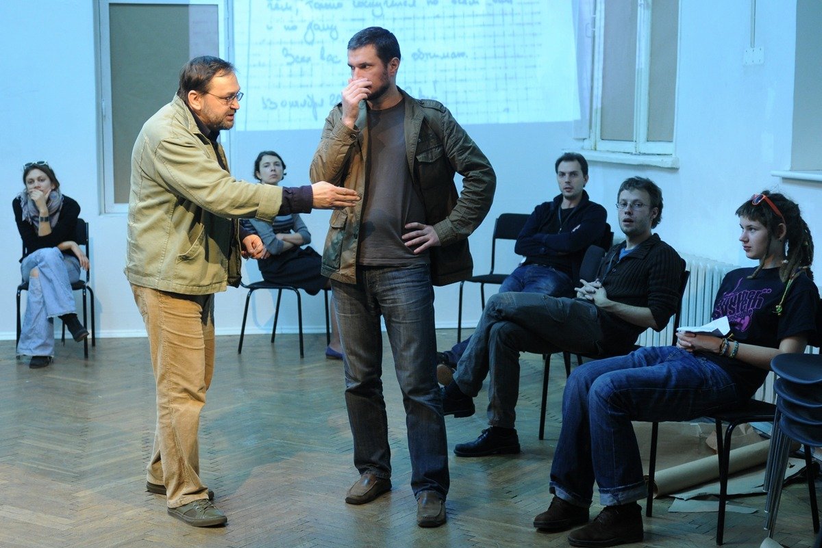 Генеральная репетиция документального спектакля «Час восемнадцать», режиссер Михаил Угаров слева. 2010 год. Фото: Руслан Шамуков / ТАСС