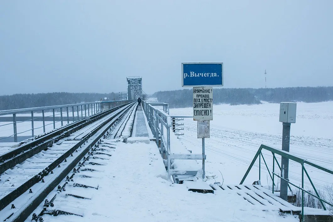 Железнодорожный мост через Вычегду. Фото: Анна Шулятьева для «Новой газеты»