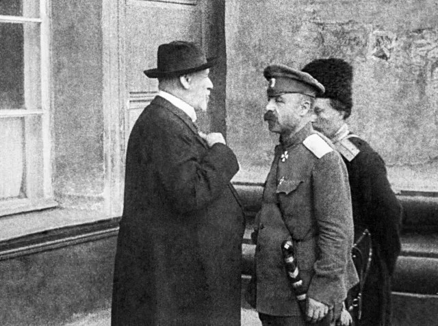 Атаман Каледин справа. 1917 год. Архив РИА Новости