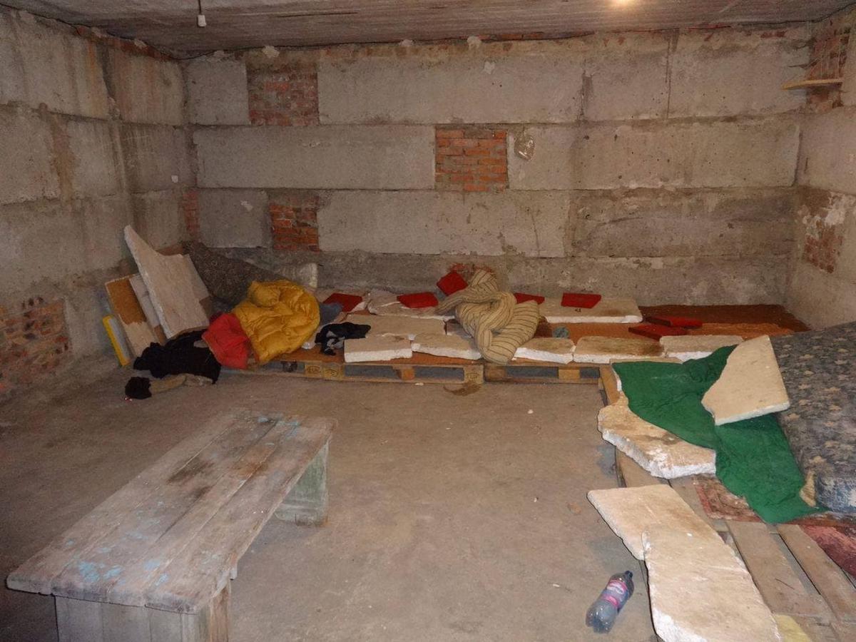 Одна из камер «Изоляции». Опрошенные изданием «Спектр» бывшие узники сидели в подвале, в камерах со сплошными стенами и считают, что это один из боксов на поверхности. Фото телеграмм-канала «Донецкий тракторист»