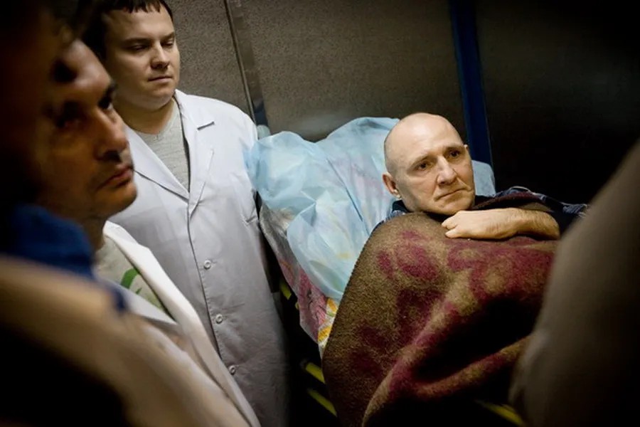 Михаил Бекетов после зверского избиения и серии операций. Фото: Анна Артемьева / «Новая газета»