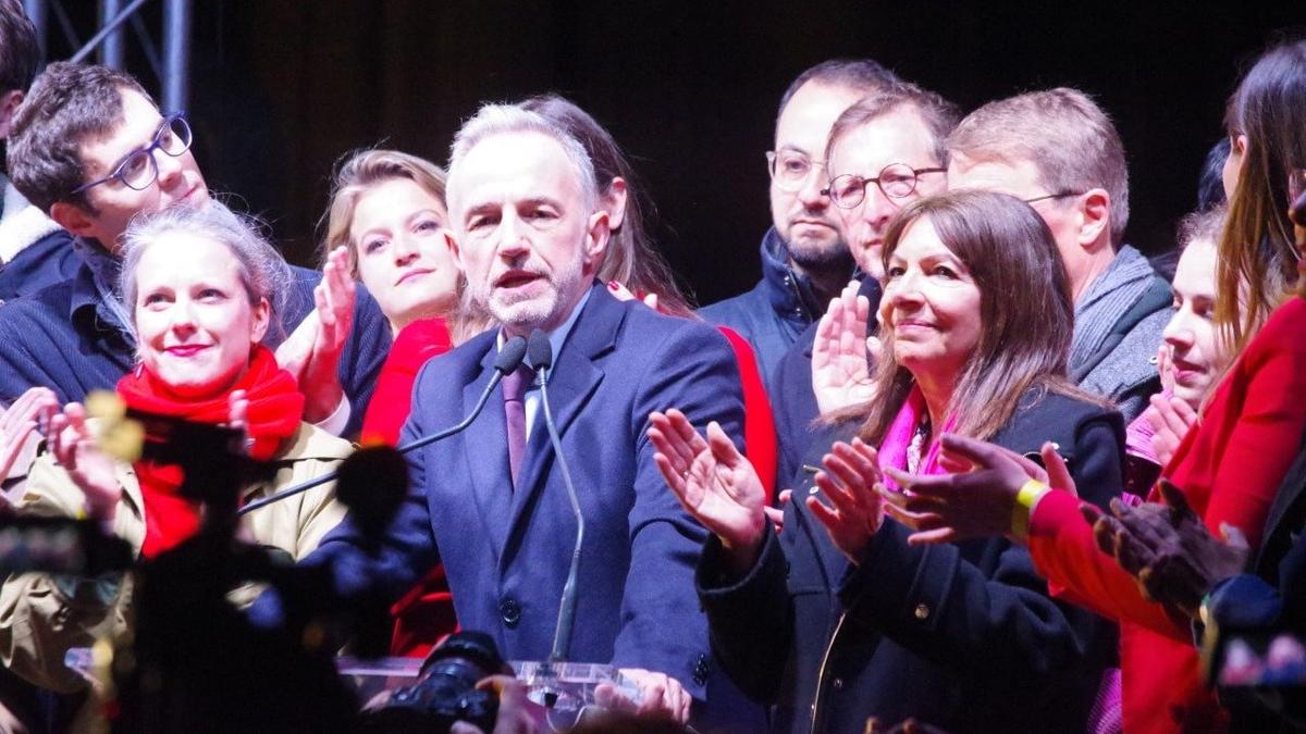 Мэр Парижа въехал в большую политику на велосипеде