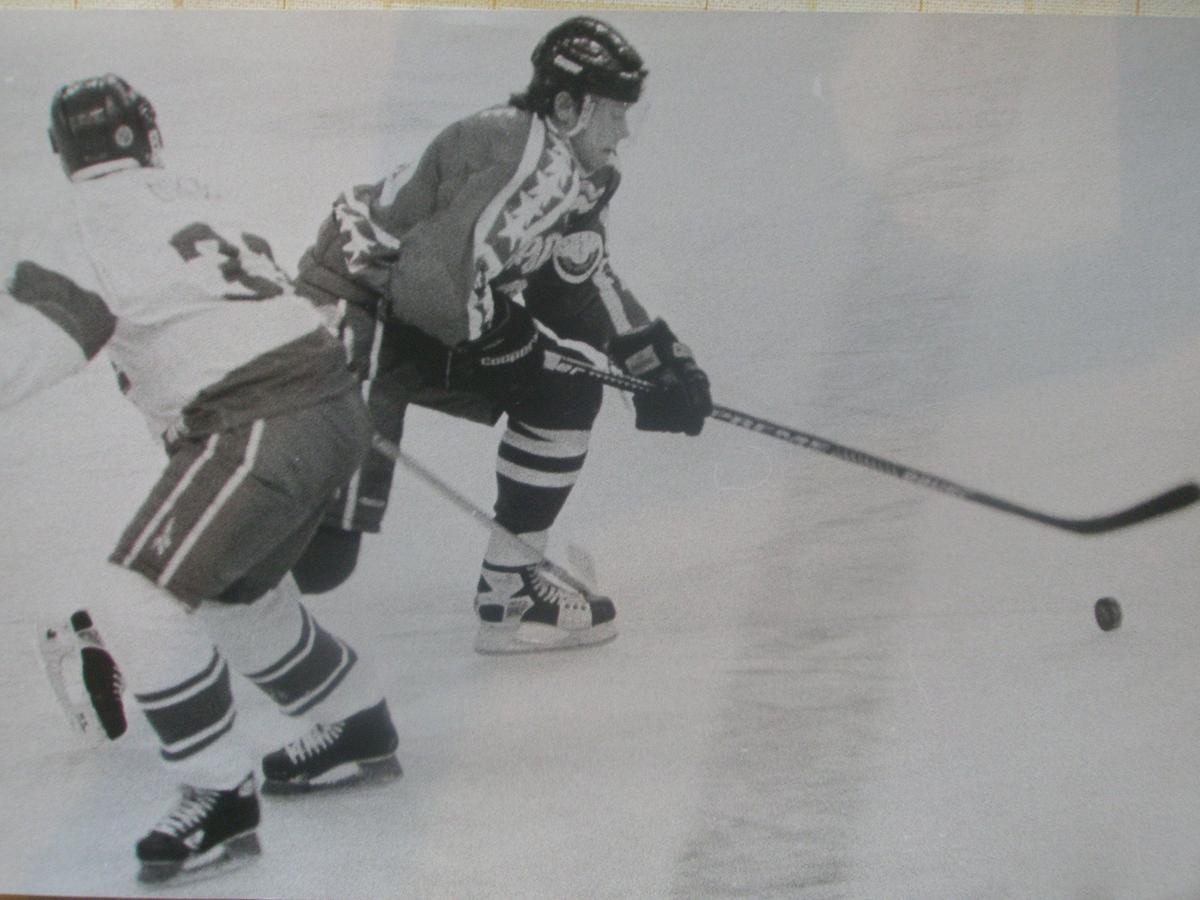 В атаке — Павел Буре. Фото: Евгений Успенский