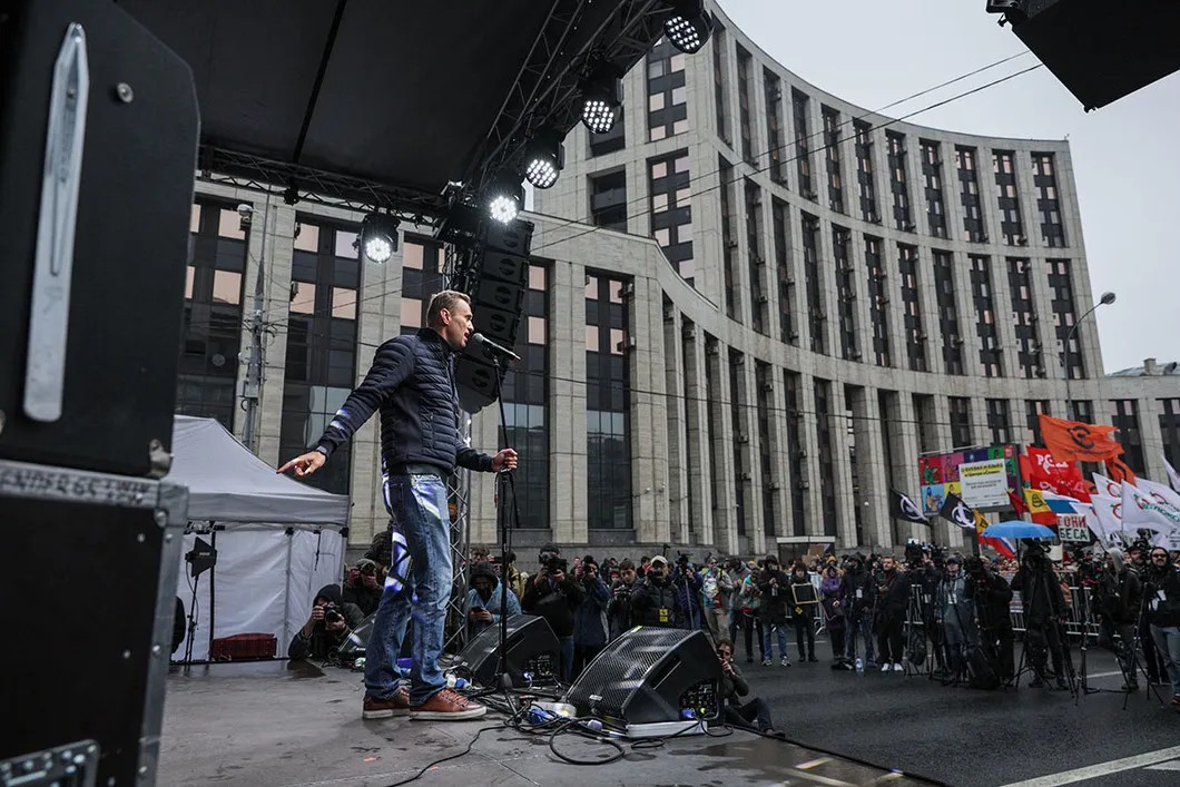 Во время последнего митинга на проспекте Сахарова — 29 сентября — Алексей Навальный призвал не бояться власти и раскритиковал действия силовиков. Фото: Влад Докшин / «Новая газета»