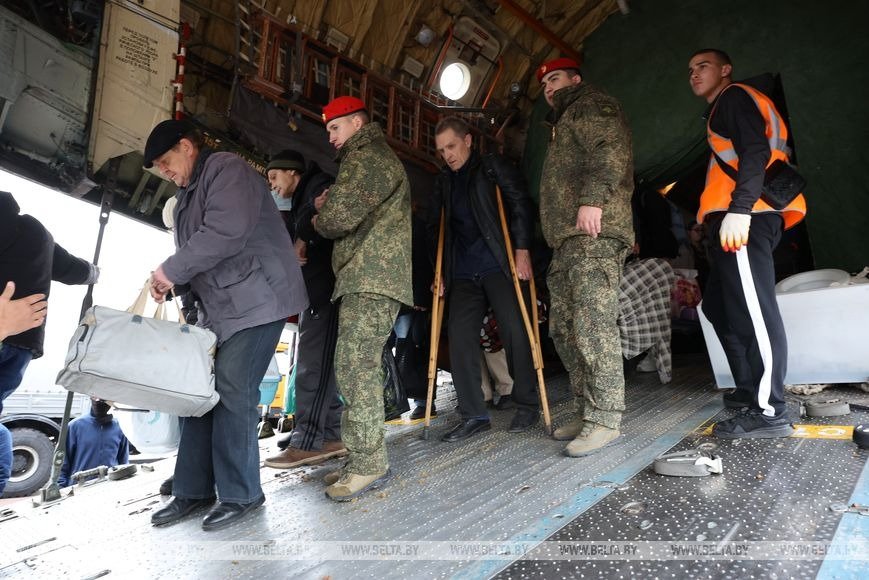 31 октября. Встреча эвакуированных из Алешек (украинское название: Олешки) мирных жителей, пожелавших перебраться в Украину. Фото: «Белта»