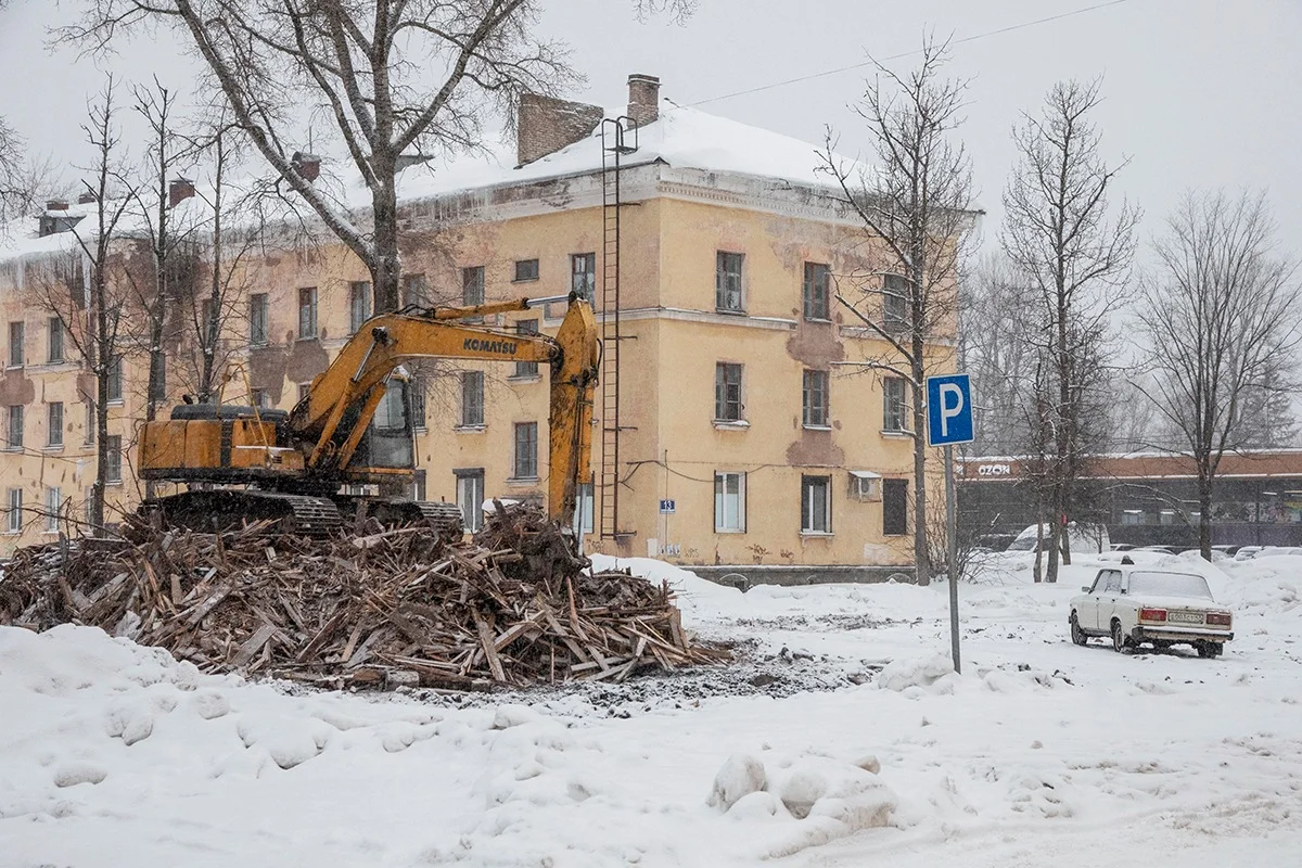 В Пикалево уже выбрали президента. Этот городок, который 15 лет назад на  фоне протестов посетил Путин, как никакой другой чувствует внутреннюю связь  с главой государства — зарплату платят до сих пор — Новая газета