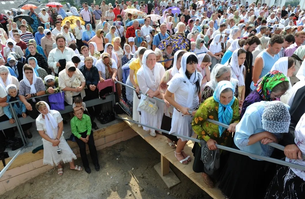 Прихожане в Почаевской лавре. Фото: РИА Новости