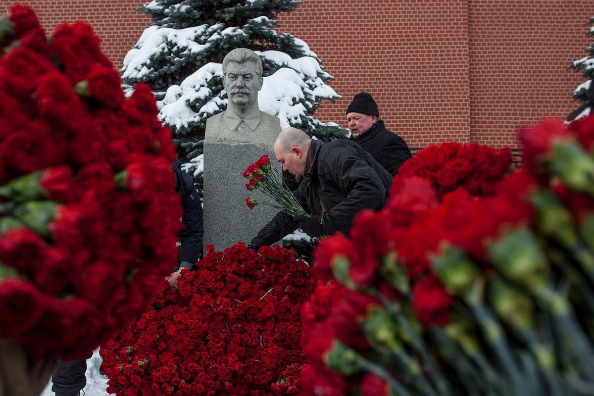 Могила Иосифа Сталина. 5 марта 2018 года. Фото: Влад Докшин / «Новая газета»