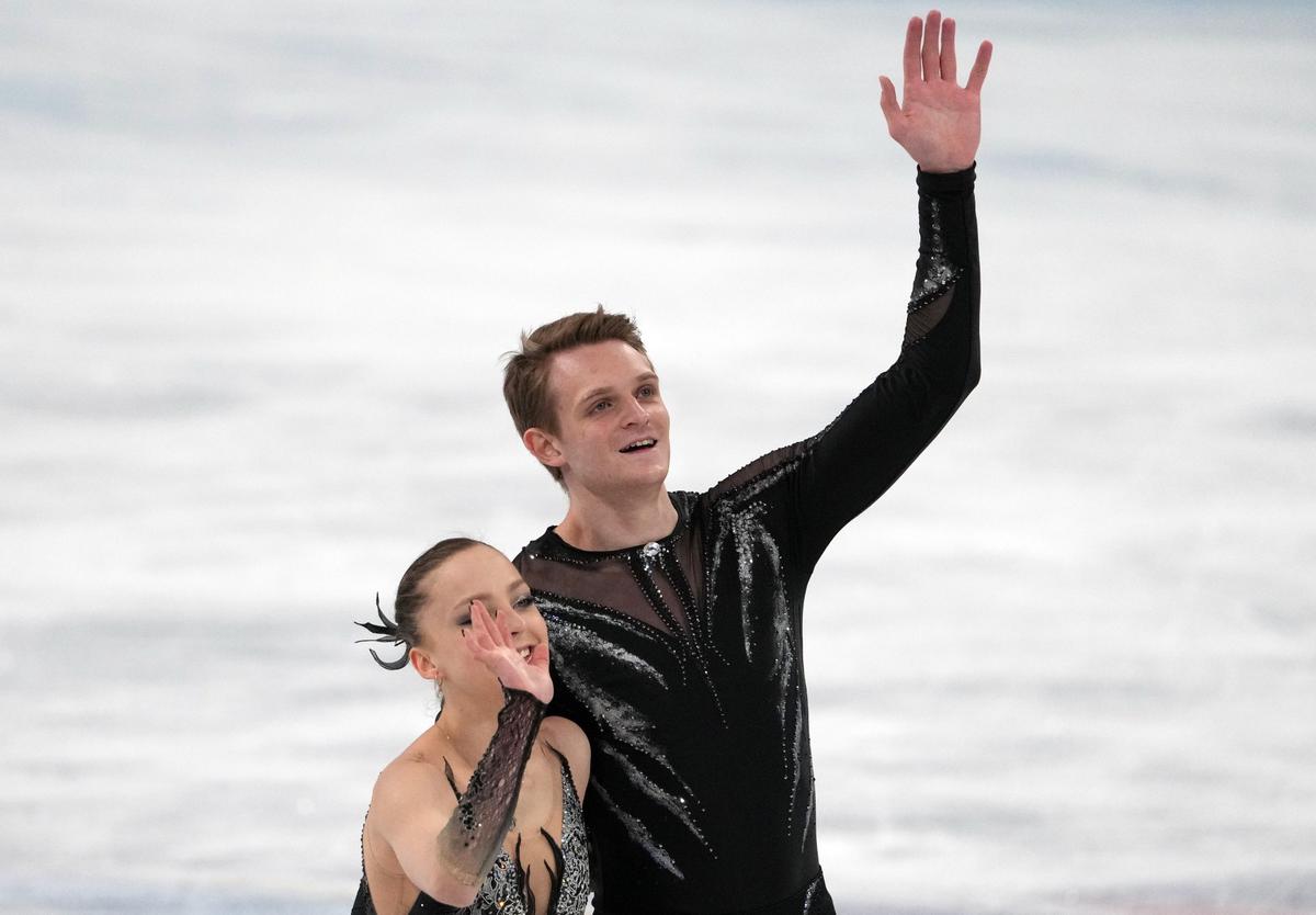 Александра Бойкова и Дмитрий Козловский в короткой программе парного катания. Фото: РИА Новости