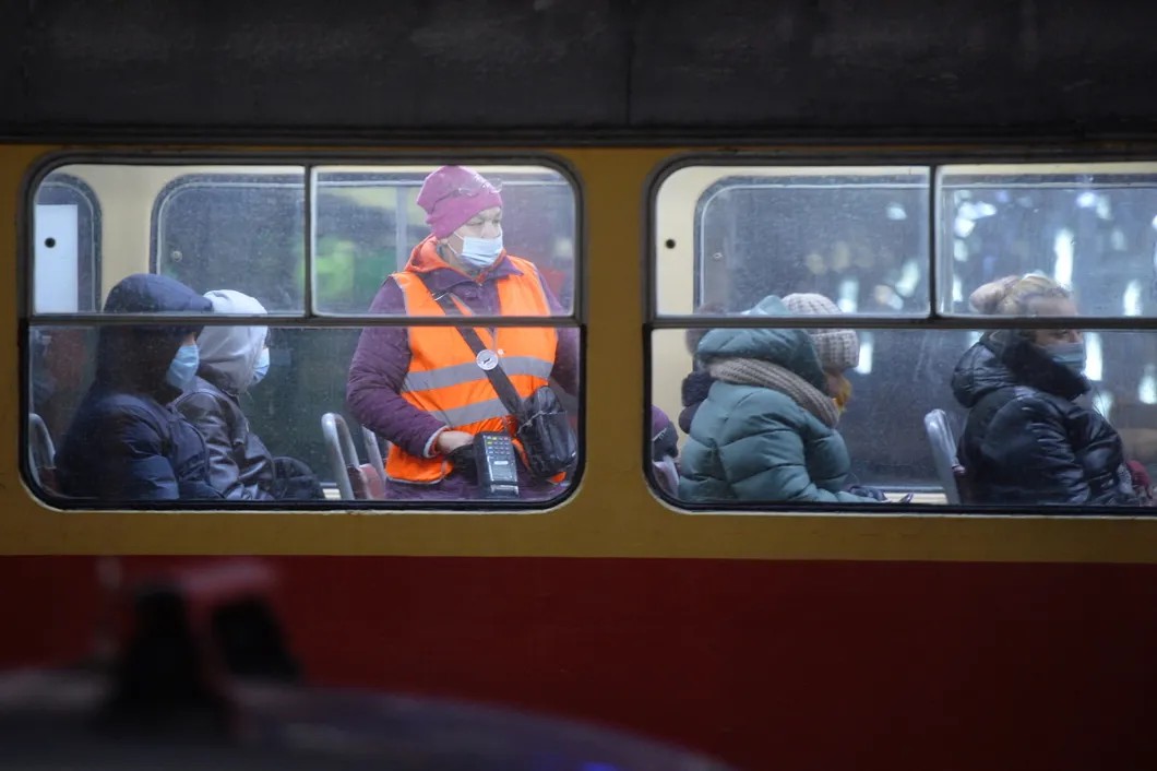 В общественном транспорте, Екатеринбург. Фото: РИА Новости
