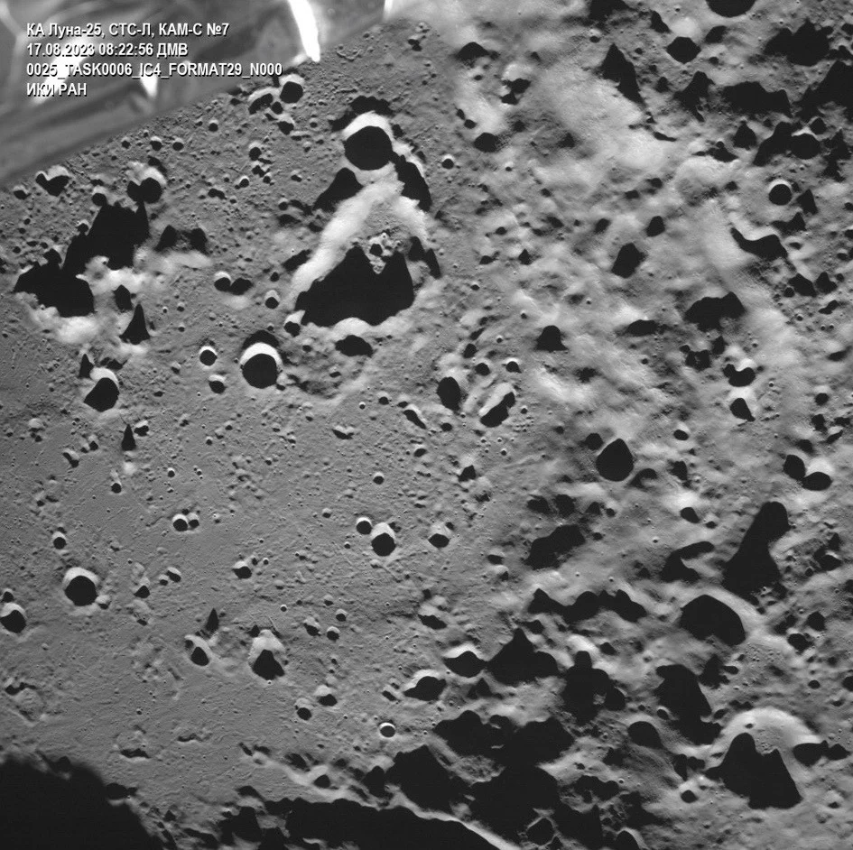 Аппарат «Луна-25» перед разрушением успел передать фотографии поверхности Луны. Кадр: Роскосмос