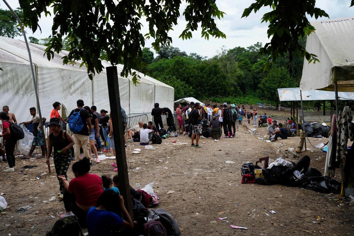Мигранты, направляющиеся в США, в перевалочном пункте в провинции Дарьен. Фото: AP / TASS