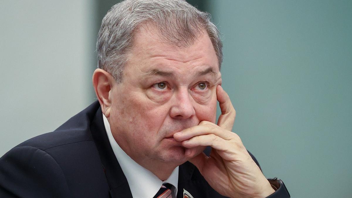 Свой среди своих, чужой среди своих