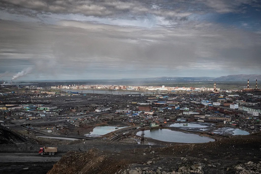 The view on the old town from Rudnaya Mountain. Photo: Yuri Kozyrev, Novaya Gazeta