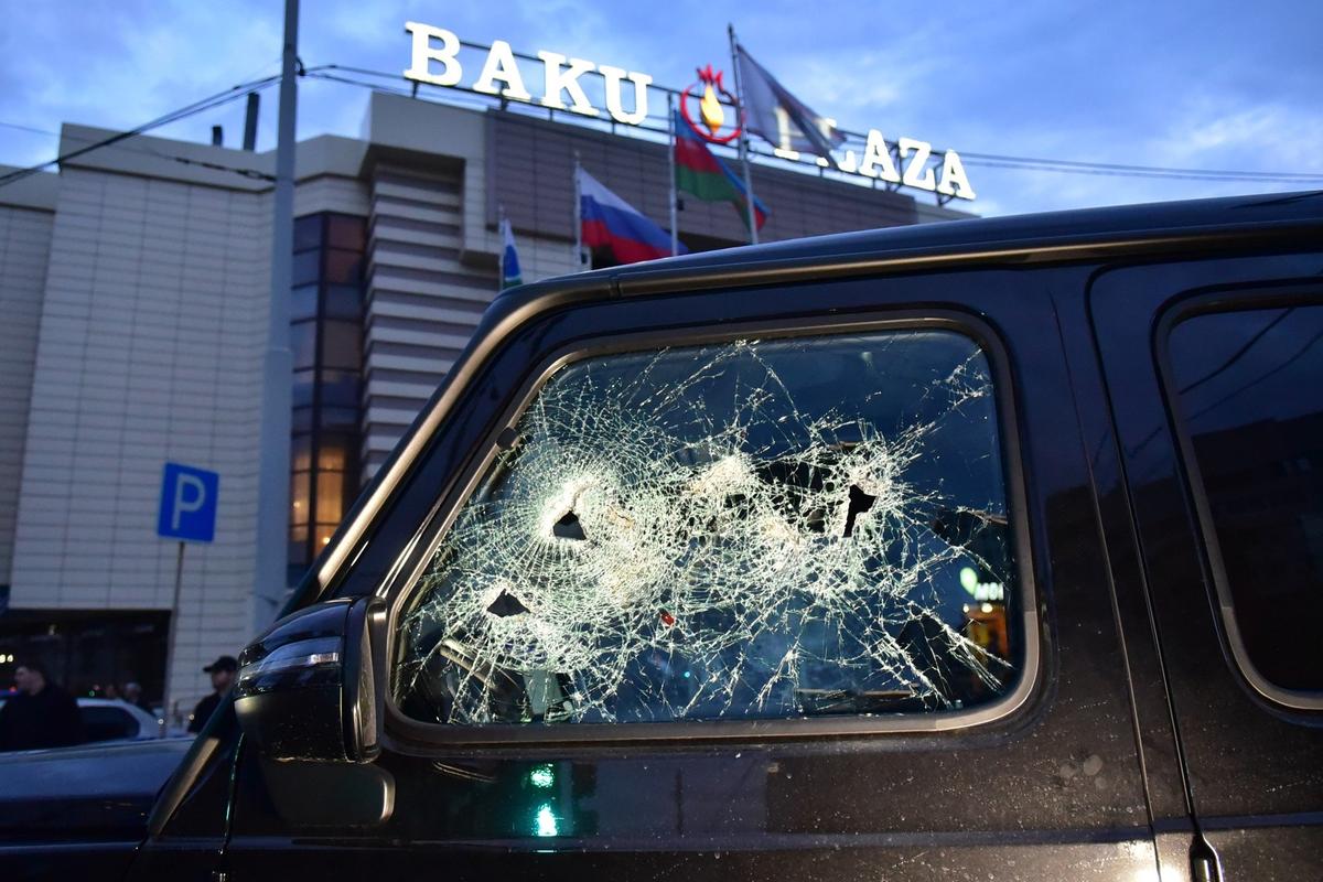 Обстановка на месте задержания главы азербайджанской диаспоры Екатеринбурга Шахина Шихлинского. Фото: Размик Закарян / URA.RU / ТАСС