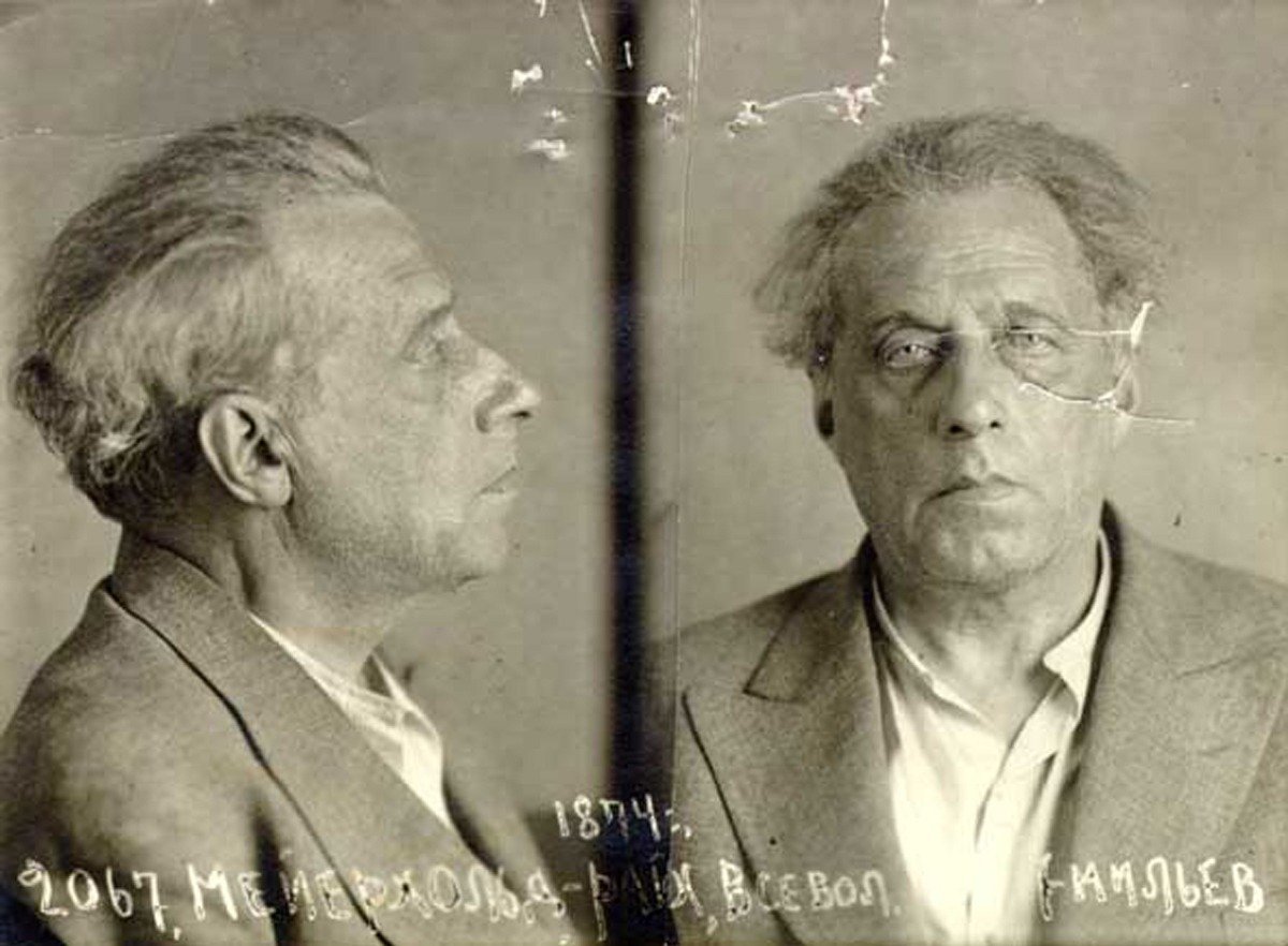 Фотография Всеволода Эмильевича Мейерхольда, сделанная в НКВД после ареста. Источник: Википедия