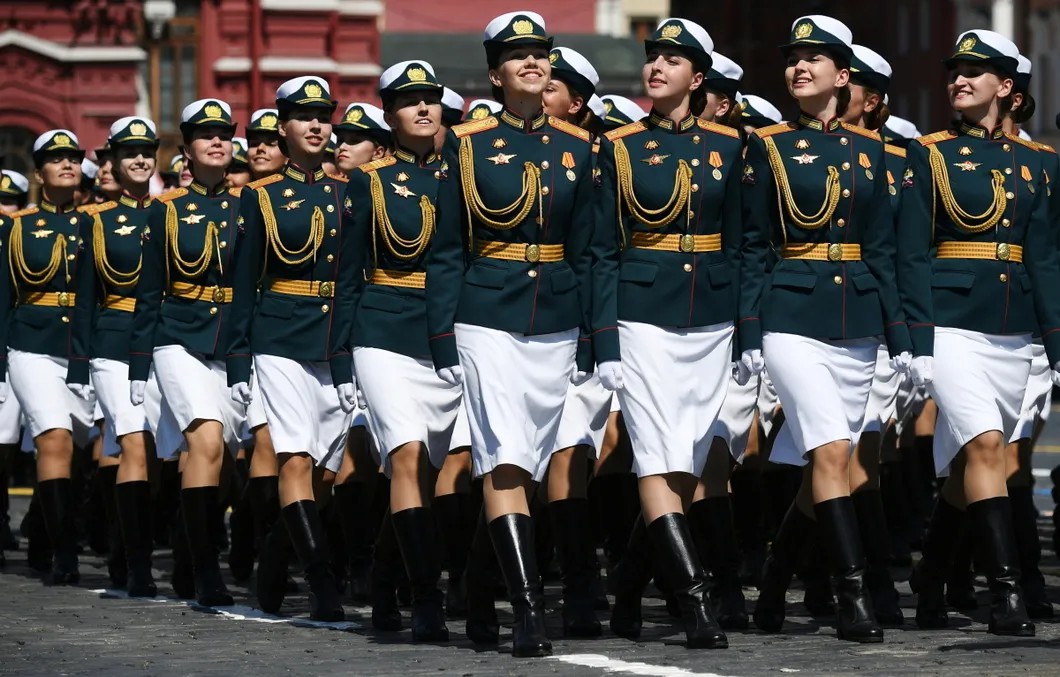 Проход женских парадных расчетов. Фото: Reuters