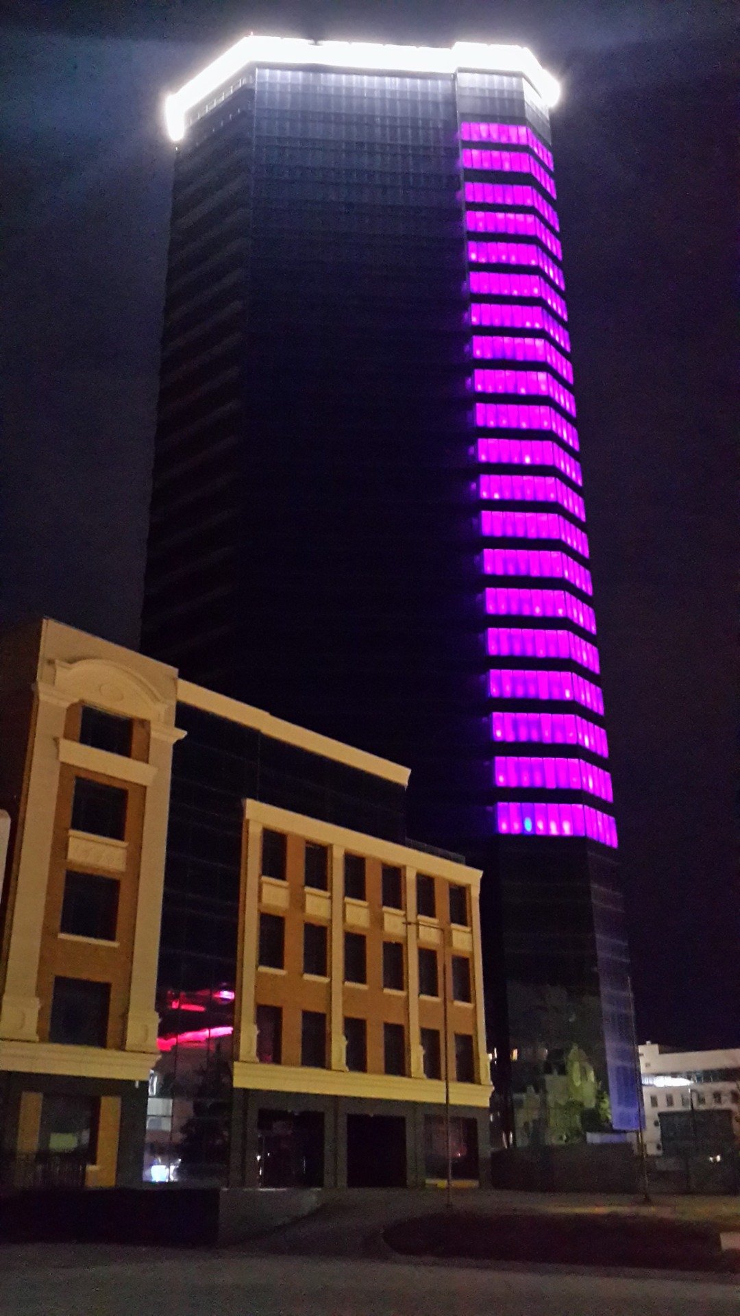 Площадь мира. Башня Саурона, она же бывший КАТЭКНИИуголь. Фото: Алексей Тарасов / «Новая газета»