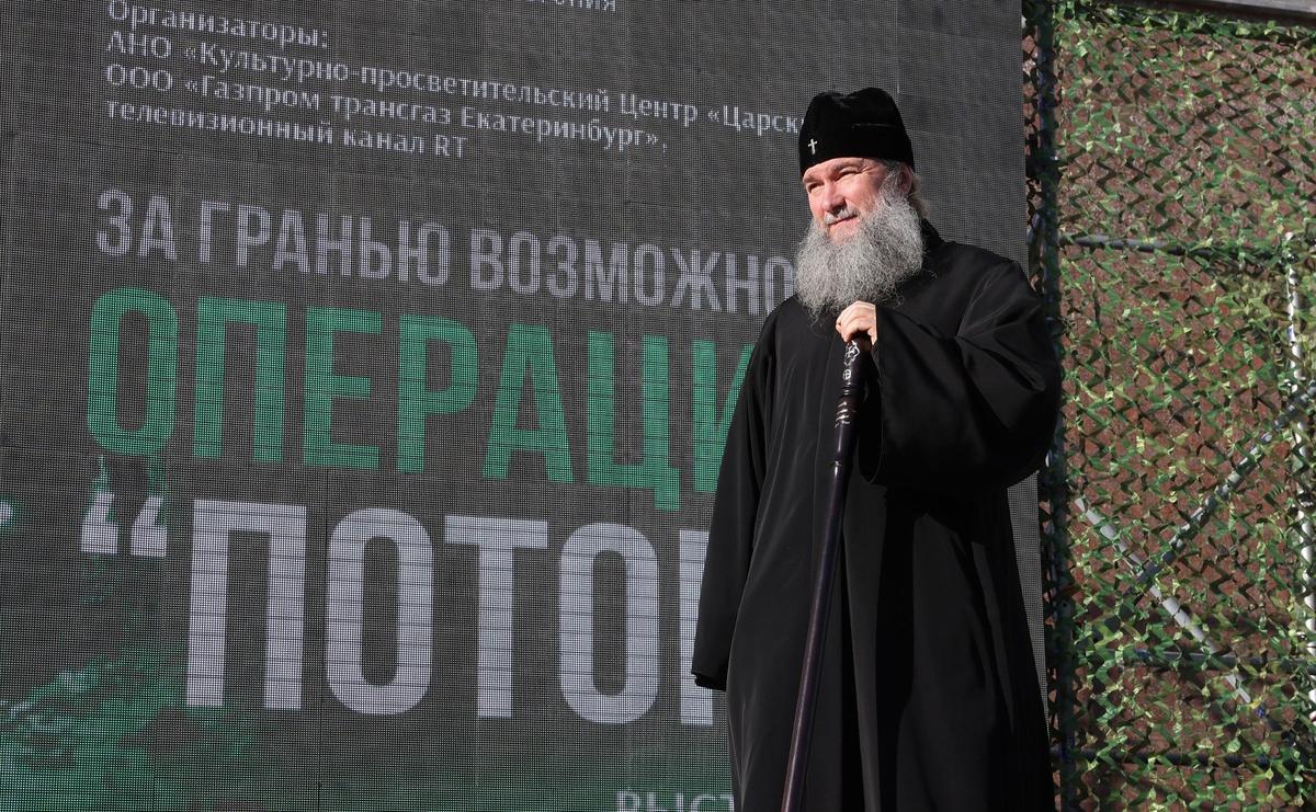 Митрополит Екатеринбургский и Верхотурский Евгений на открытии выставки, посвященной операции «Поток». Фото: Донат Сорокин / ТАСС