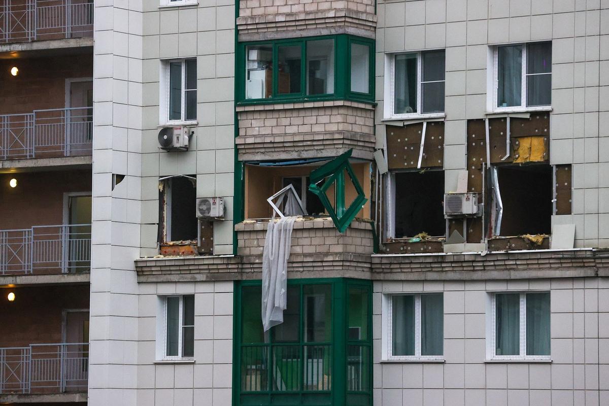 Последствия попадания БПЛА в жилой дом в Красногорске. Фото: Максим Григорьев / ТАСС