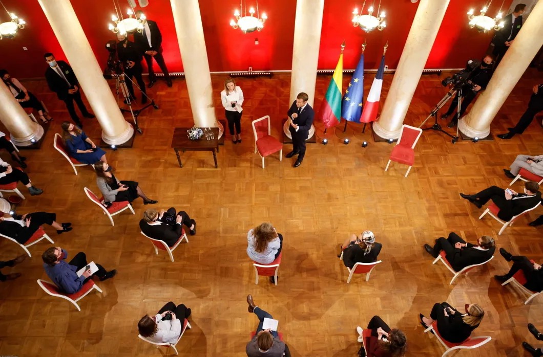 Во время встречи со студентами в Вильнюсе. Фото: Varin Ludovic / AFP / East News