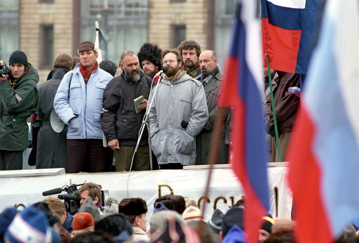 Митинг на Лубянской площади, организованный демократической общественностью Москвы в память жертв «красного террора», 1991 год. Фото: РИА Новости