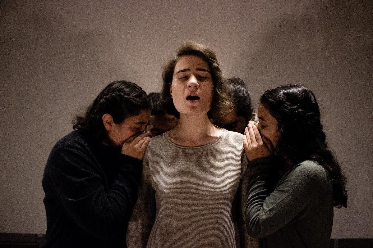 Сцена из спектакля «The Song of a Refugee». Фото: архив театра MIHR