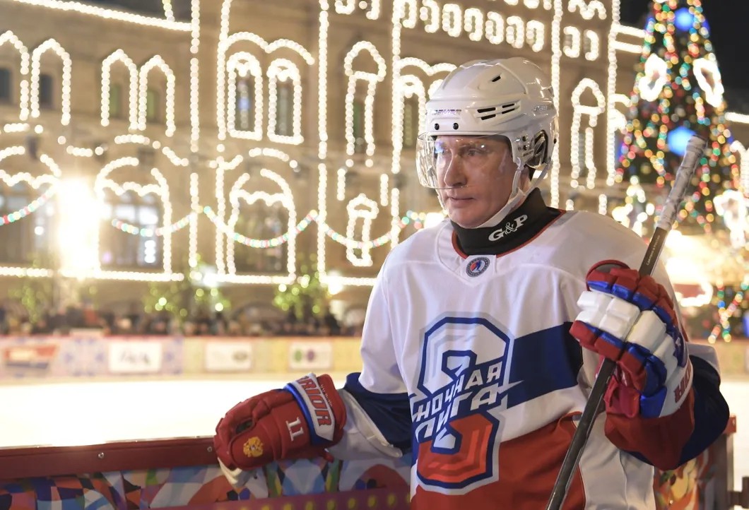 В хоккейных матчах с чемпионами Владимир Путин — один из самых результативных нападающих. Фото: РИА Новости