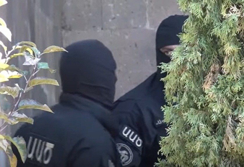 Силовики проводят обыски в Арагацотнской епархи. Фото: newsarmenia.am