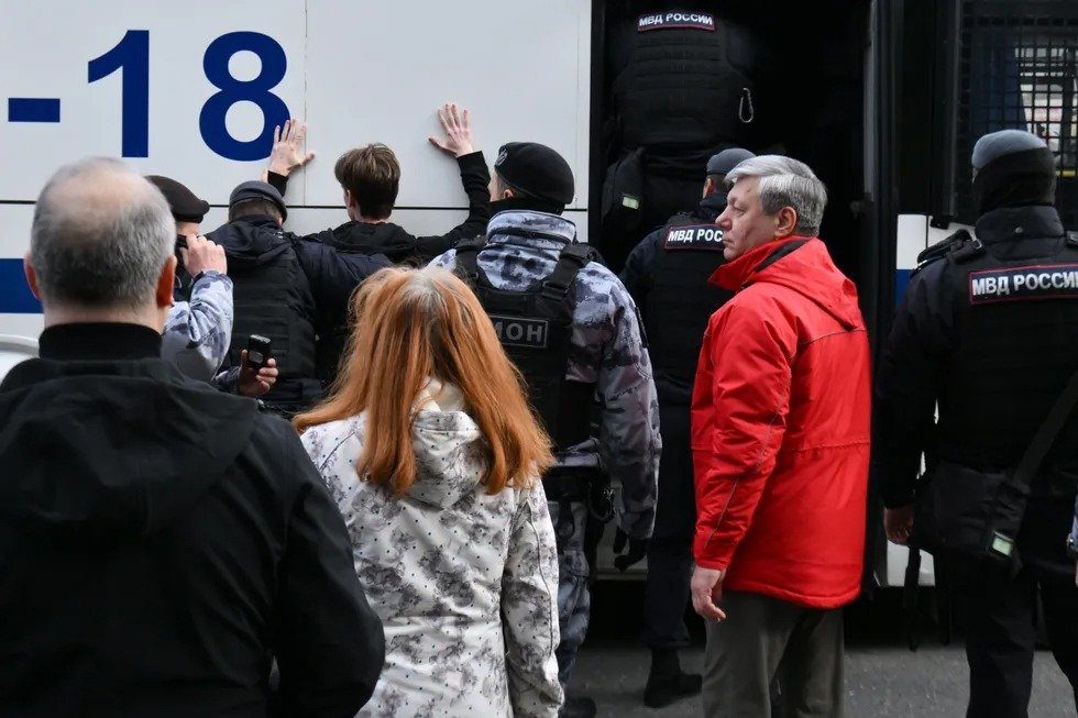 Задержание на митинге 4 октября. Фото: КПРФ