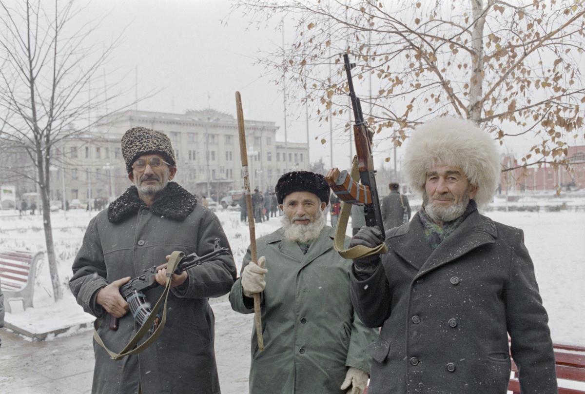 Чечня. 5 декабря 1994 г. На улицах Грозного. Фото: Фотохроника ТАСС