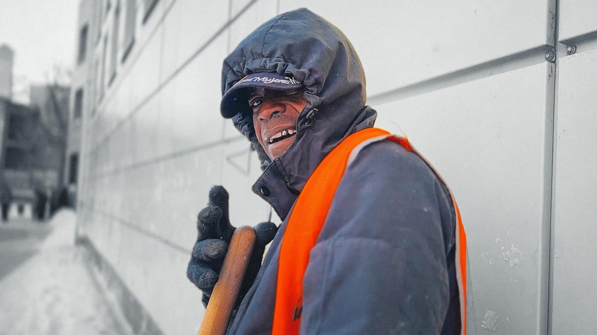 Кубинцы убирают снег в Москве. Почему?