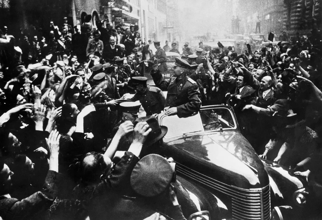 Маршал Конев в Праге, май 1945 года. Архивное фото